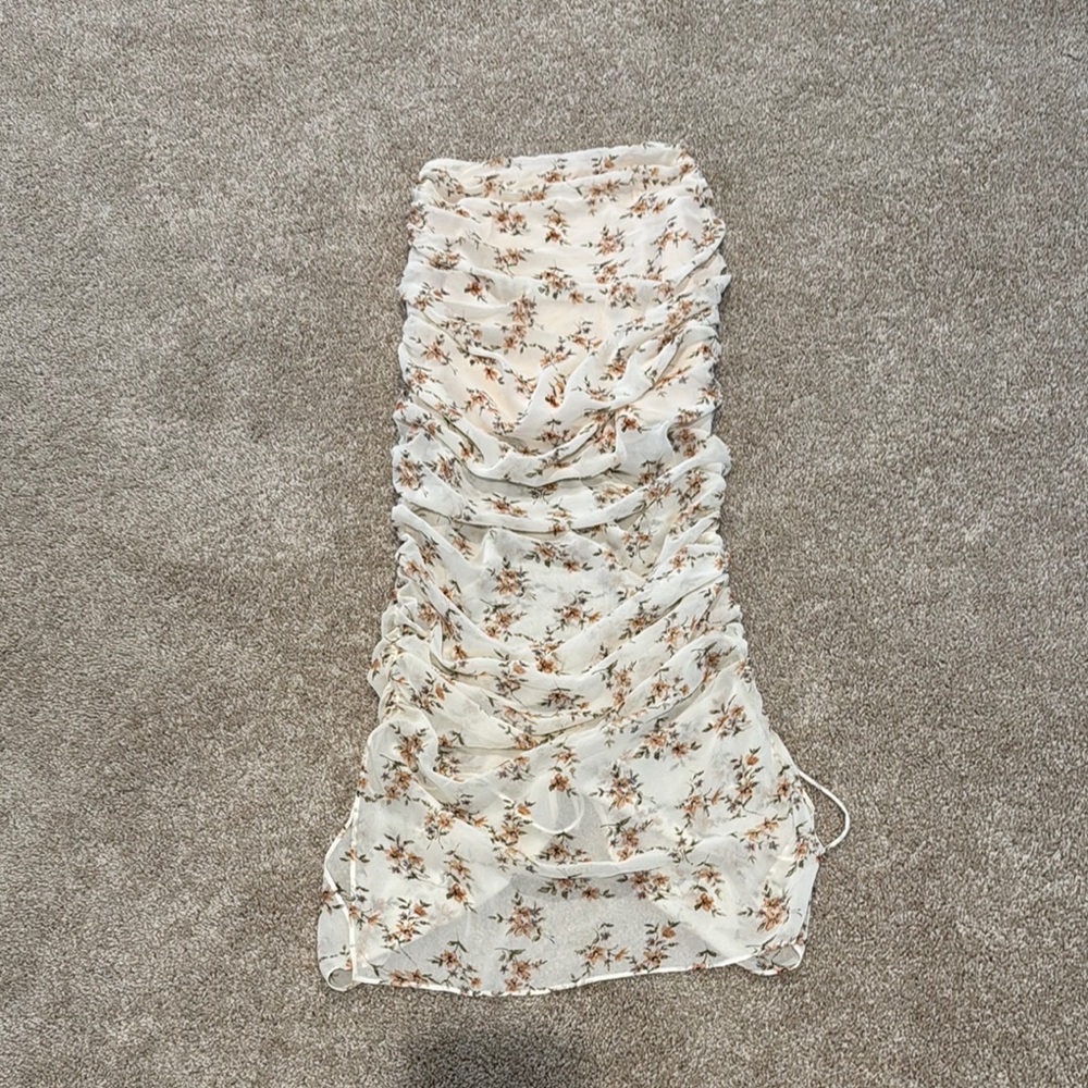 Floral Ruched Dress - Picture 2 of 7